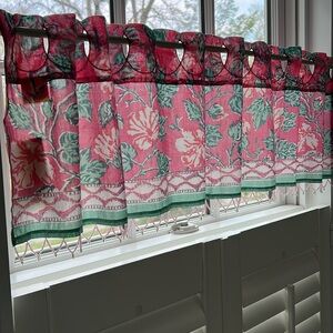 NWT blockprint curtain valance floral
